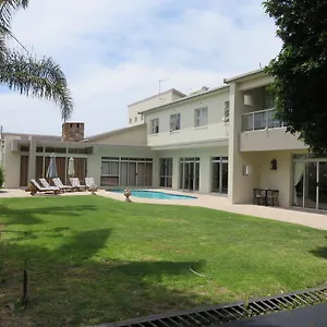 https://caxton-manor-bb.hotels-capetown.com